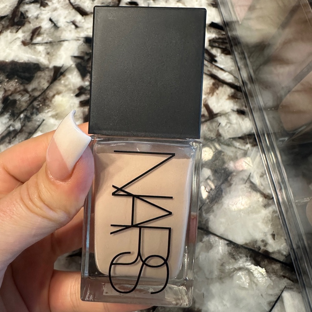 NARS Radiant Cream Foundation - Mont Blanc